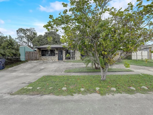 6961 Scott St, Hollywood FL 33024