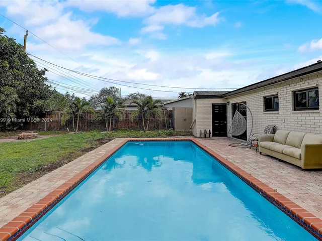 6961 Scott St, Hollywood FL 33024