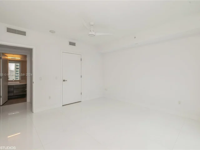 1080 Brickell Ave # 1806, Miami FL 33131