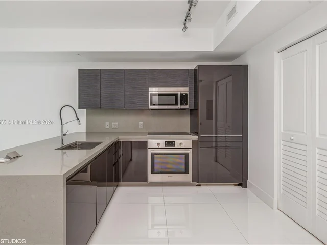 1080 Brickell Ave # 1806, Miami FL 33131