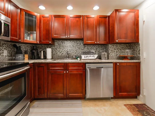 1985 S Ocean Dr # 9H, Hallandale Beach FL 33009