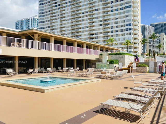 1985 S Ocean Dr # 9H, Hallandale Beach FL 33009
