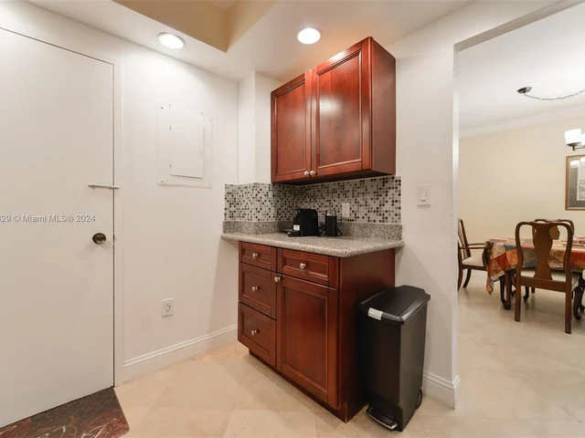 1985 S Ocean Dr # 9H, Hallandale Beach FL 33009