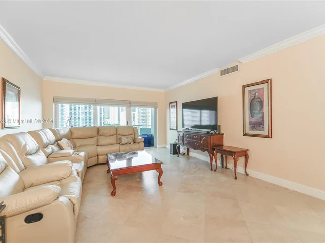 1985 S Ocean Dr # 9H, Hallandale Beach FL 33009