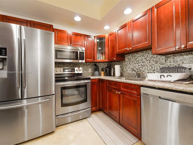 1985 S Ocean Dr # 9H, Hallandale Beach FL 33009