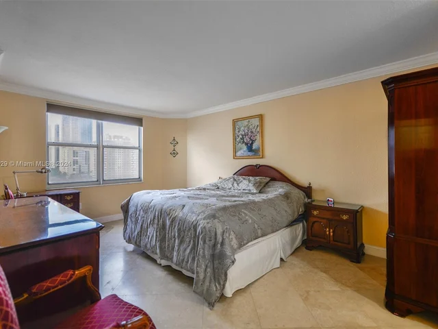 1985 S Ocean Dr # 9H, Hallandale Beach FL 33009