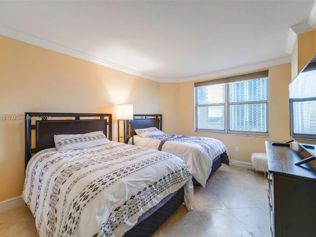 1985 S Ocean Dr # 9H, Hallandale Beach FL 33009