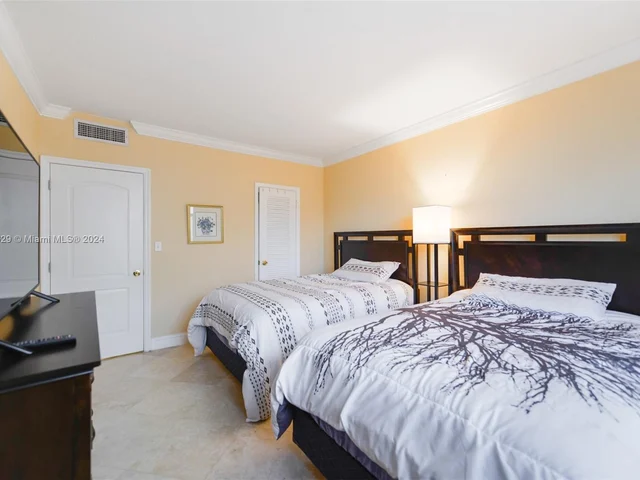 1985 S Ocean Dr # 9H, Hallandale Beach FL 33009