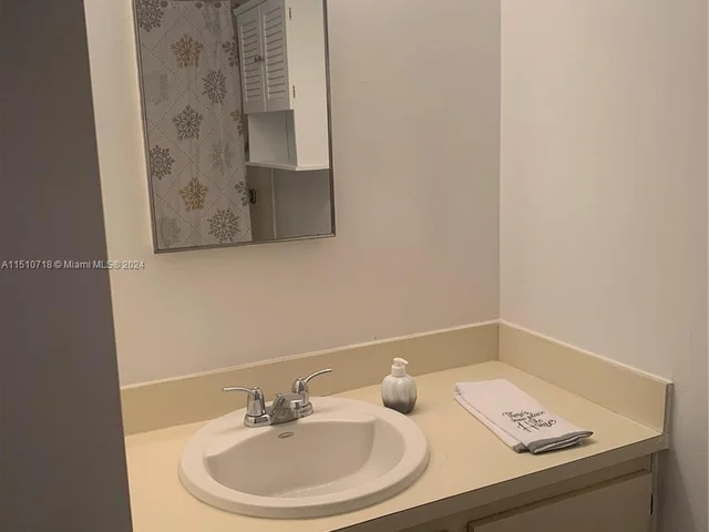 501 SW 1st St # 412, Miami FL 33130