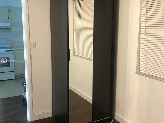 501 SW 1st St # 412, Miami FL 33130