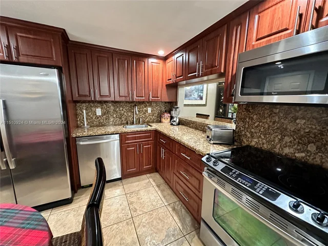 18707 NE 14th Ave # 526, Miami FL 33179