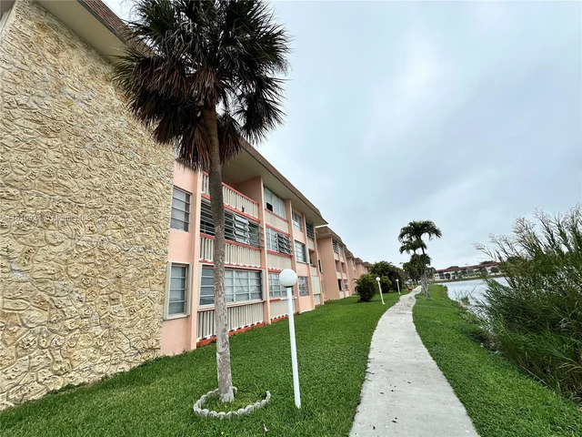 18707 NE 14th Ave # 526, Miami FL 33179