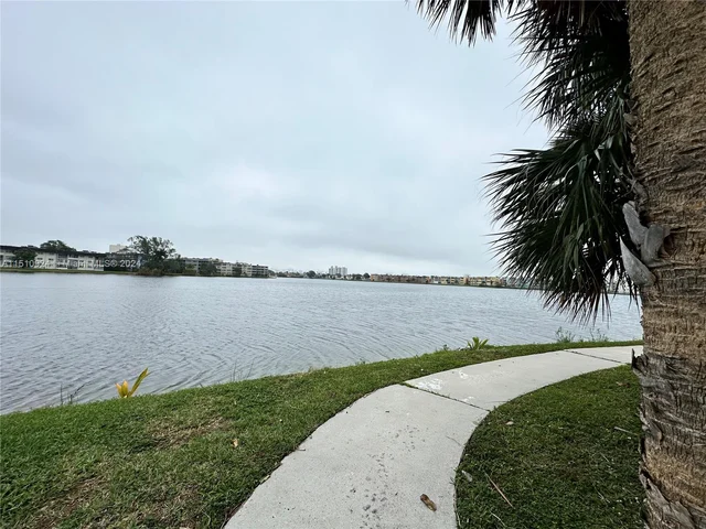 18707 NE 14th Ave # 526, Miami FL 33179