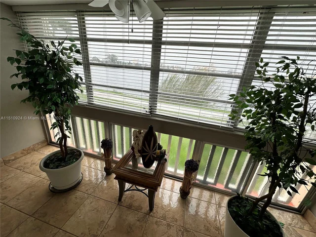 18707 NE 14th Ave # 526, Miami FL 33179