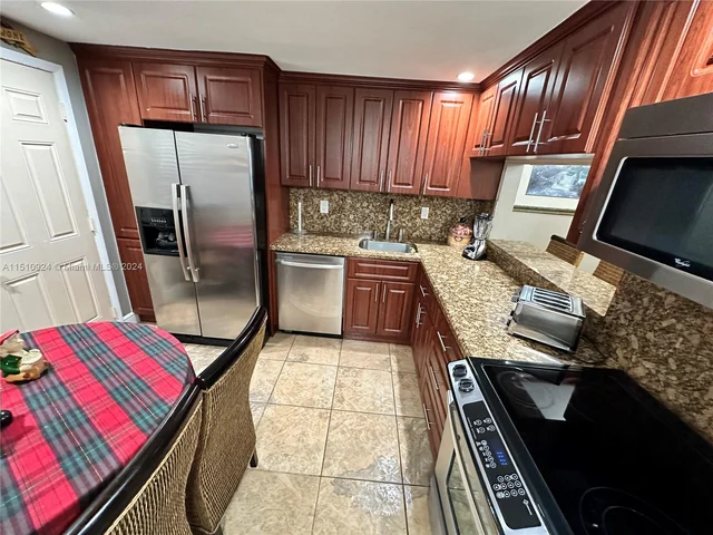 18707 NE 14th Ave # 526, Miami FL 33179