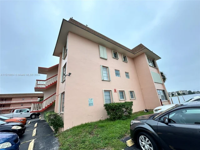 18707 NE 14th Ave # 526, Miami FL 33179