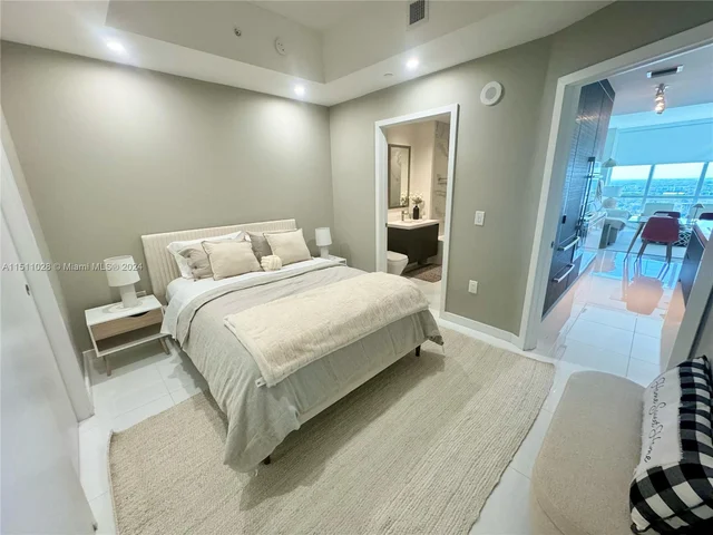 851 NE 1st Ave # 3006, Miami FL 33132