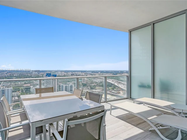 851 NE 1st Ave # 3006, Miami FL 33132