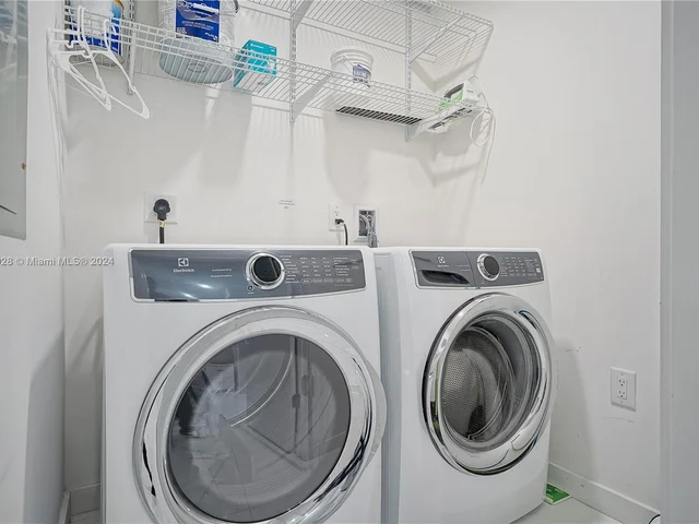 851 NE 1st Ave # 3006, Miami FL 33132