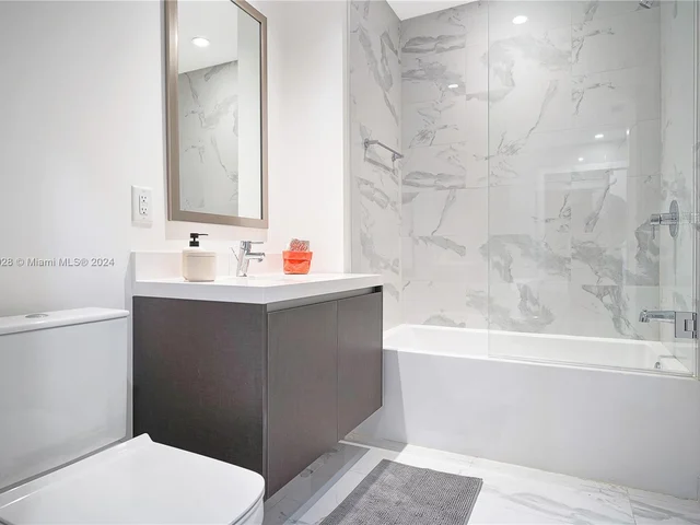 851 NE 1st Ave # 3006, Miami FL 33132