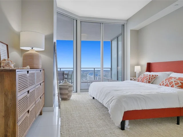 851 NE 1st Ave # 3006, Miami FL 33132