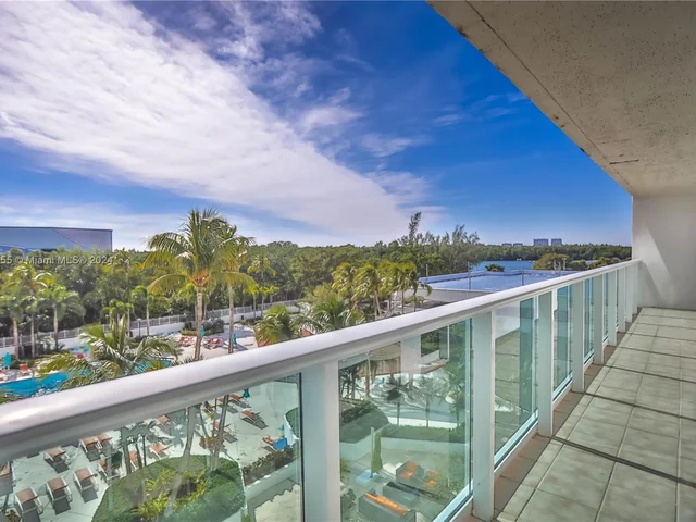 100 Bayview Dr # 424, Sunny Isles Beach FL 33160