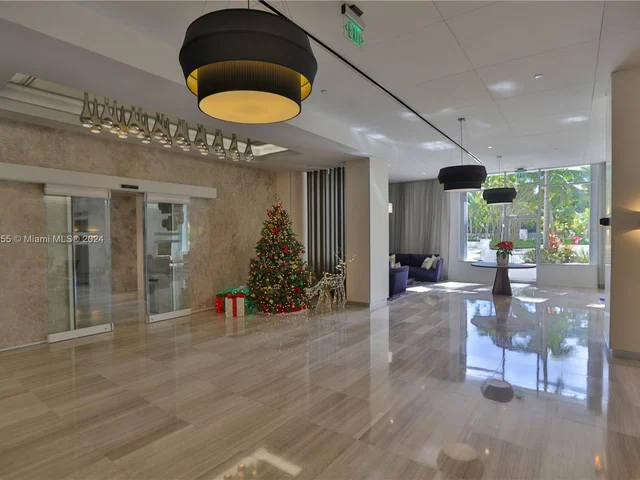 100 Bayview Dr # 424, Sunny Isles Beach FL 33160