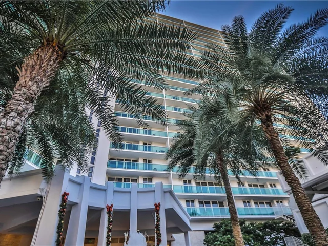100 Bayview Dr # 424, Sunny Isles Beach FL 33160
