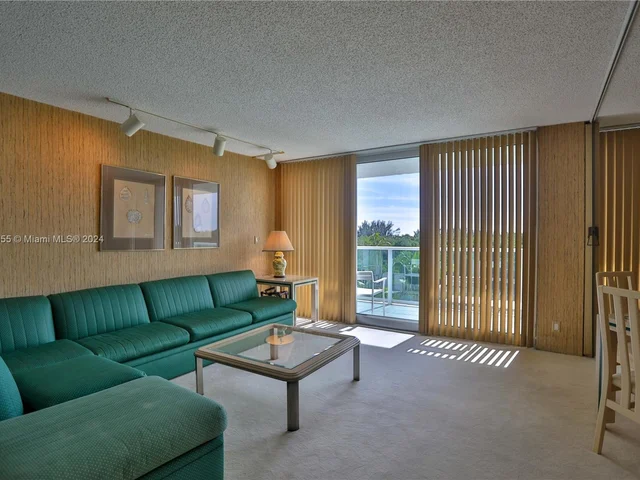 100 Bayview Dr # 424, Sunny Isles Beach FL 33160