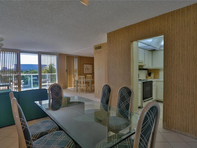 100 Bayview Dr # 424, Sunny Isles Beach FL 33160