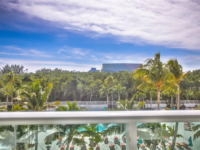 100 Bayview Dr # 424, Sunny Isles Beach FL 33160