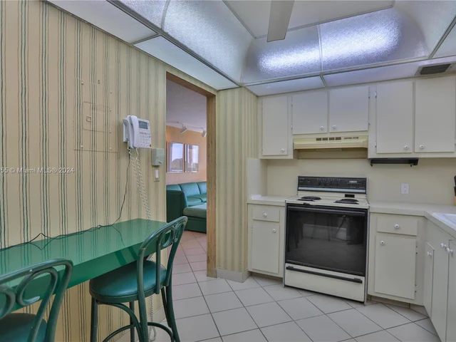 100 Bayview Dr # 424, Sunny Isles Beach FL 33160