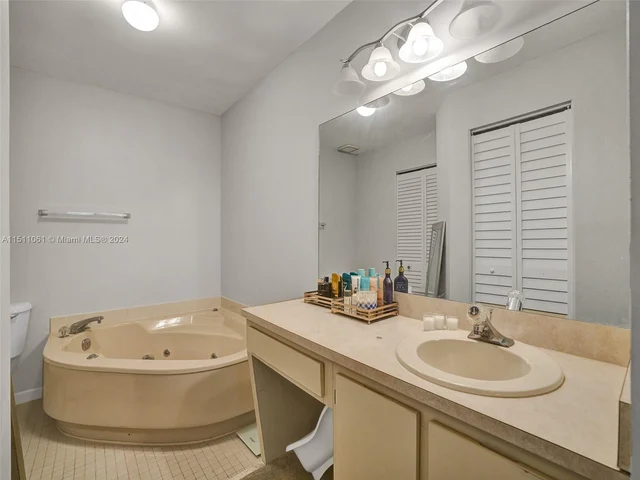 3062 S Oakland Forest Dr # 209, Oakland Park FL 33309