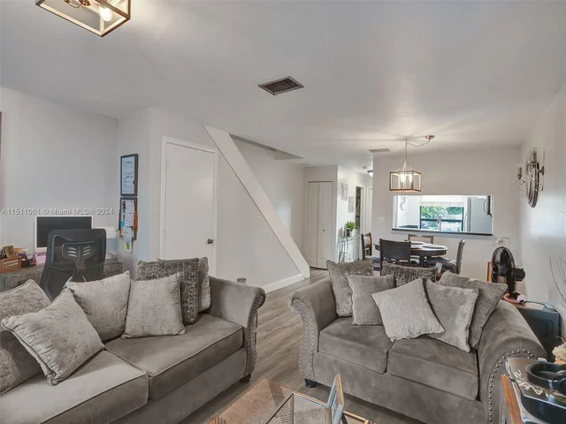 3062 S Oakland Forest Dr # 209, Oakland Park FL 33309