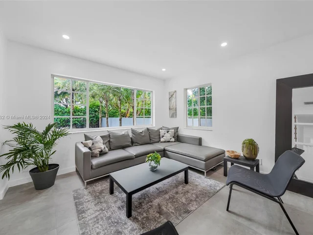 464 NE 57th St, Miami FL 33137