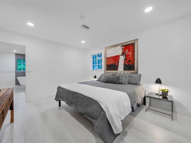 464 NE 57th St, Miami FL 33137