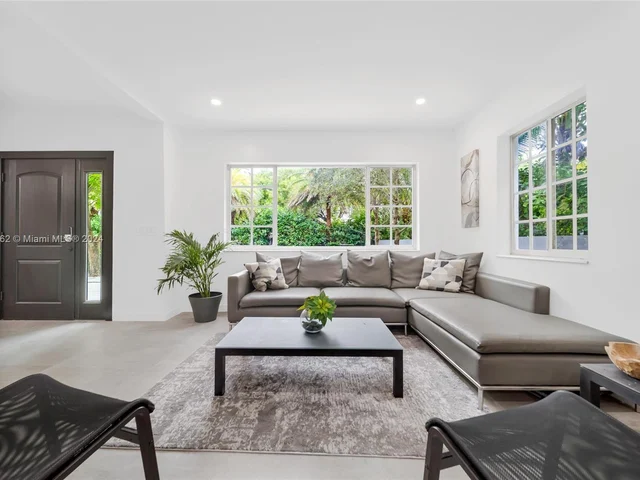 464 NE 57th St, Miami FL 33137