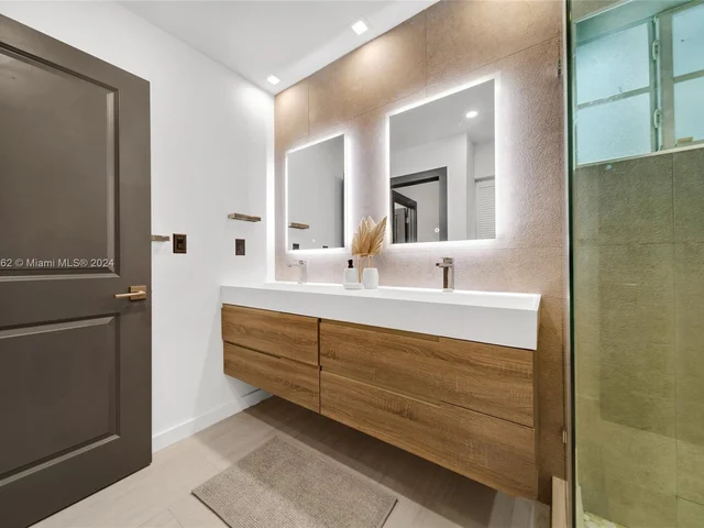 464 NE 57th St, Miami FL 33137