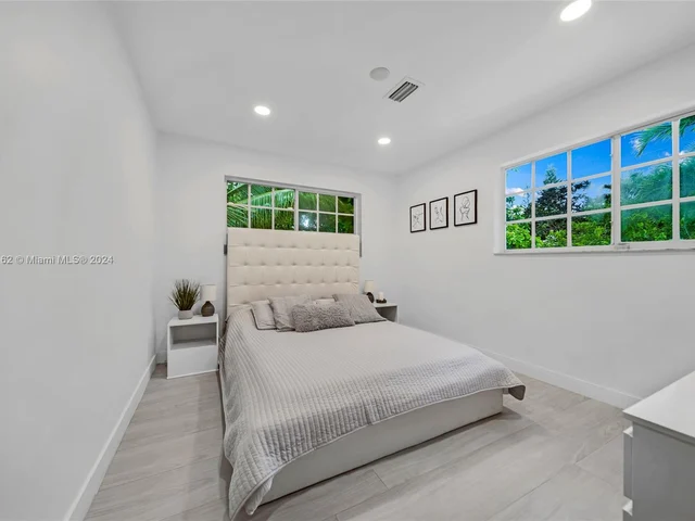 464 NE 57th St, Miami FL 33137