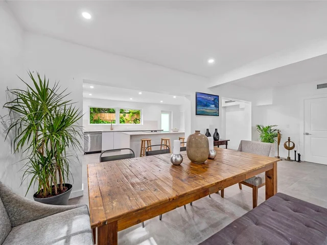 464 NE 57th St, Miami FL 33137