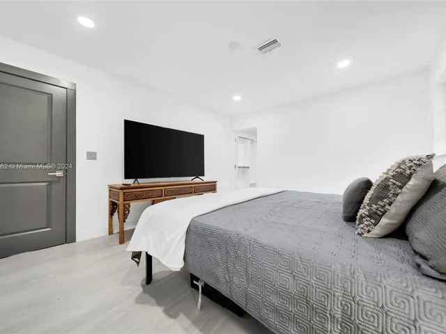 464 NE 57th St, Miami FL 33137