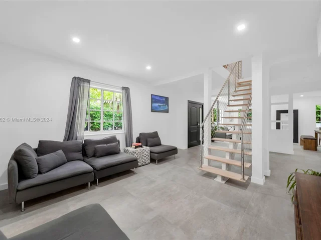 464 NE 57th St, Miami FL 33137