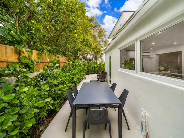 464 NE 57th St, Miami FL 33137