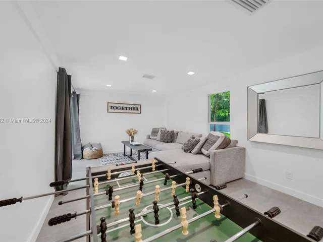 464 NE 57th St, Miami FL 33137