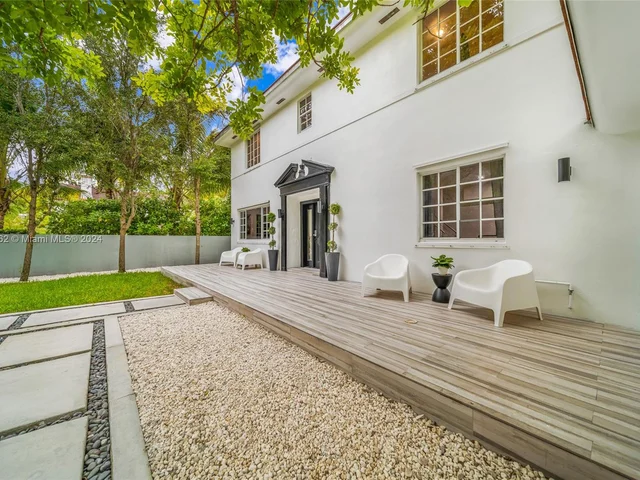 464 NE 57th St, Miami FL 33137