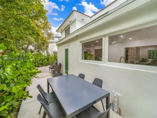 464 NE 57th St, Miami FL 33137