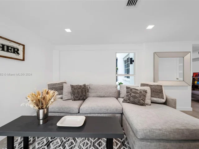 464 NE 57th St, Miami FL 33137