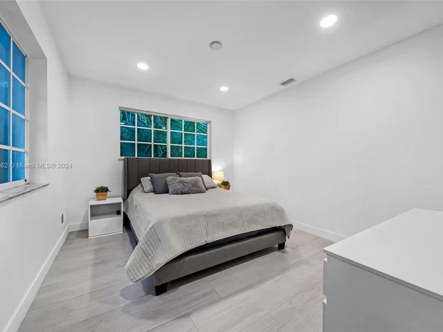 464 NE 57th St, Miami FL 33137