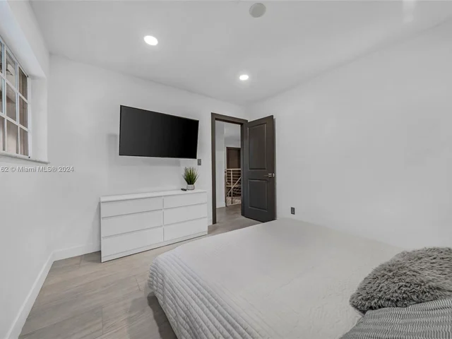 464 NE 57th St, Miami FL 33137