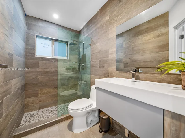 464 NE 57th St, Miami FL 33137